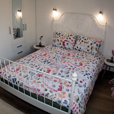 дара سموليان