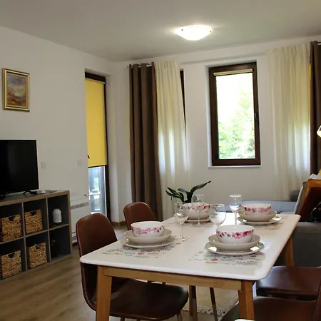 дара سموليان